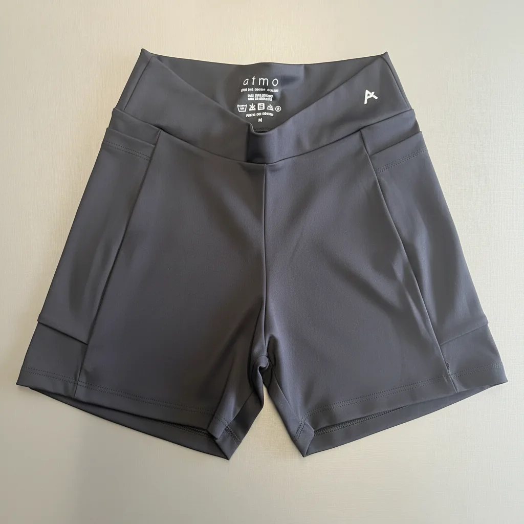Short com Bolso Lateral e Cós Afina Cintura Preto Power — peça de frente
